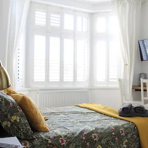 Stylish Ensuite 15 Mins To Homestay